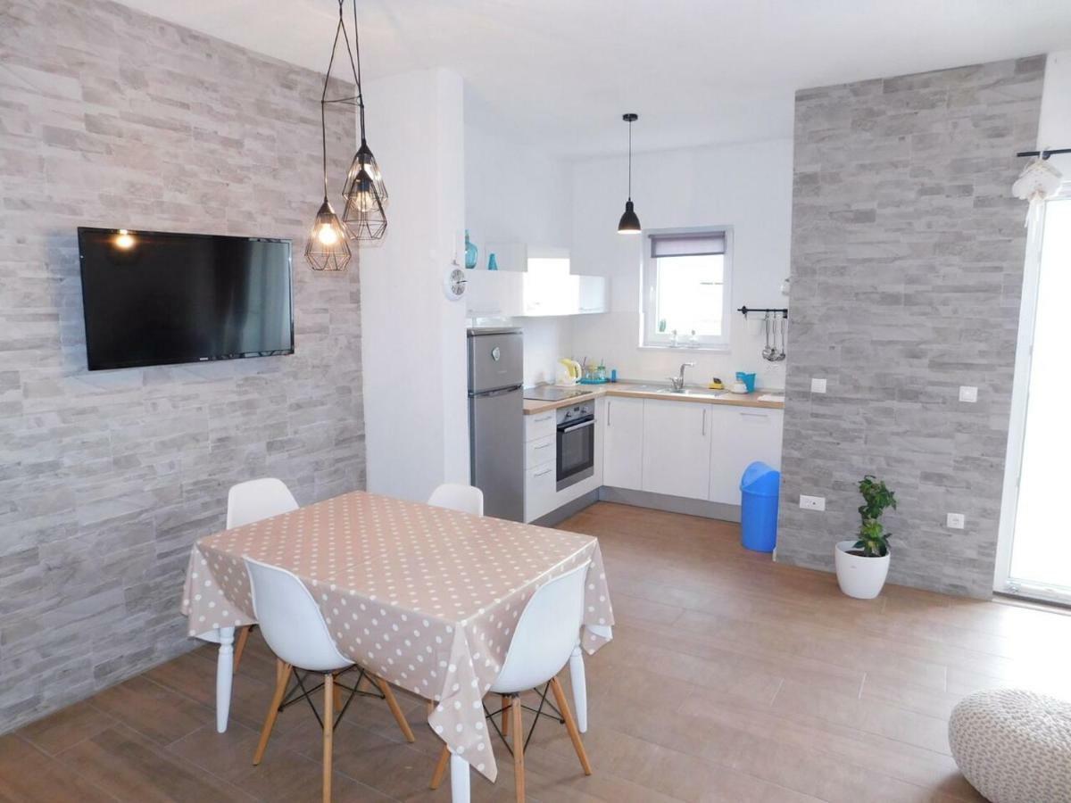 Apartman Karmen Apartment Tucepi Bagian luar foto